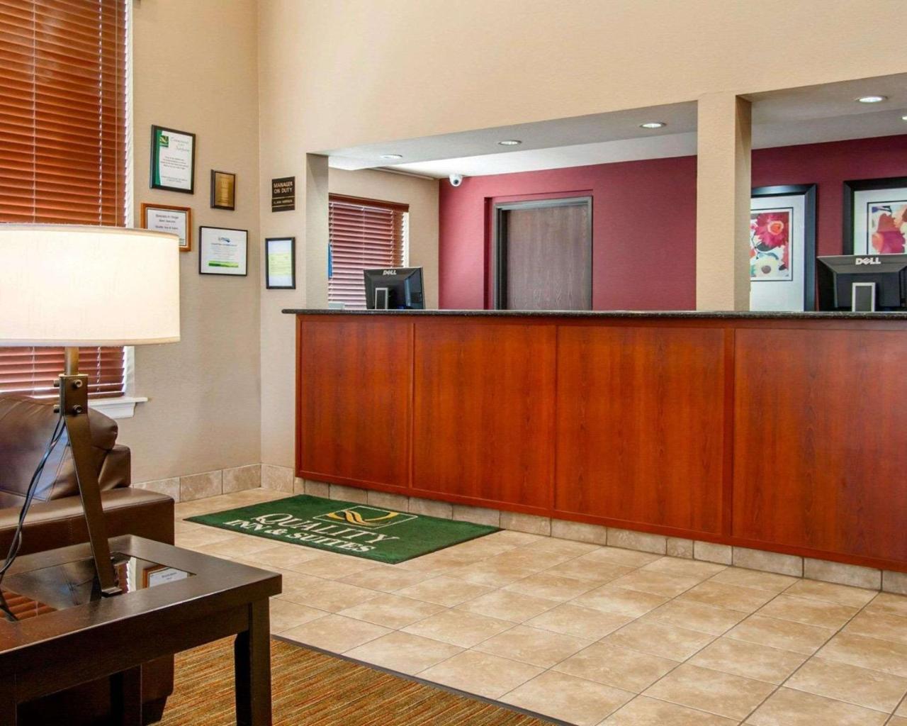 Quality Inn & Suites Springfield Exterior photo