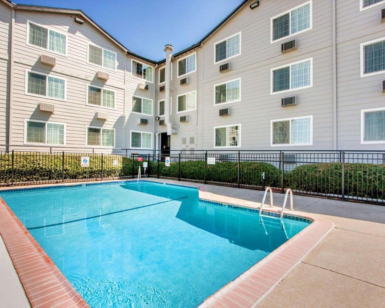 Quality Inn & Suites Springfield Exterior photo
