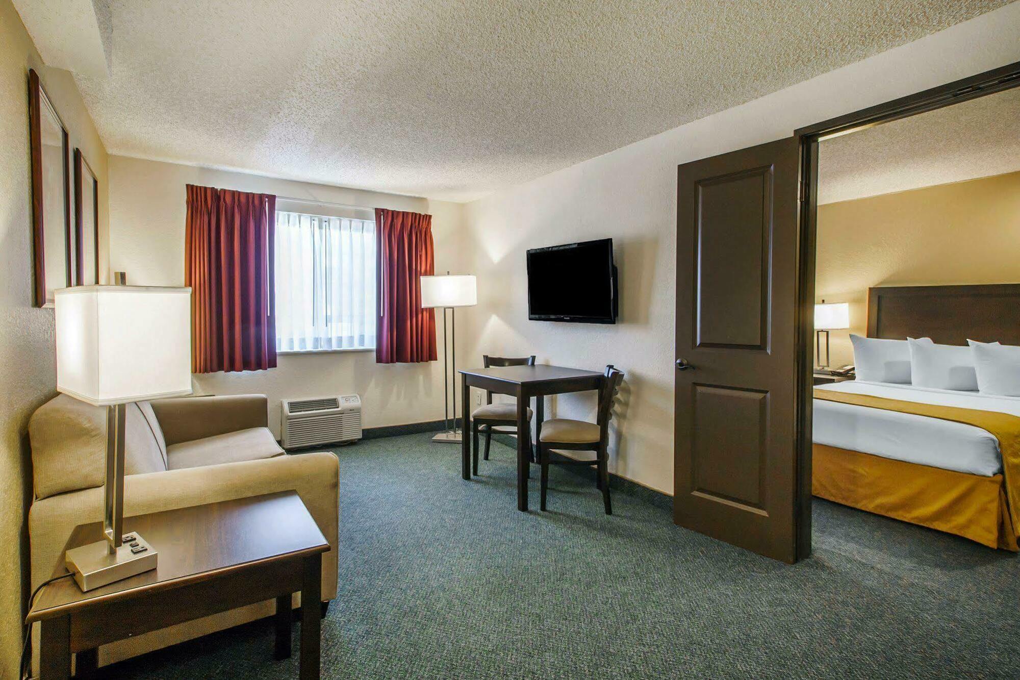 Quality Inn & Suites Springfield Exterior photo