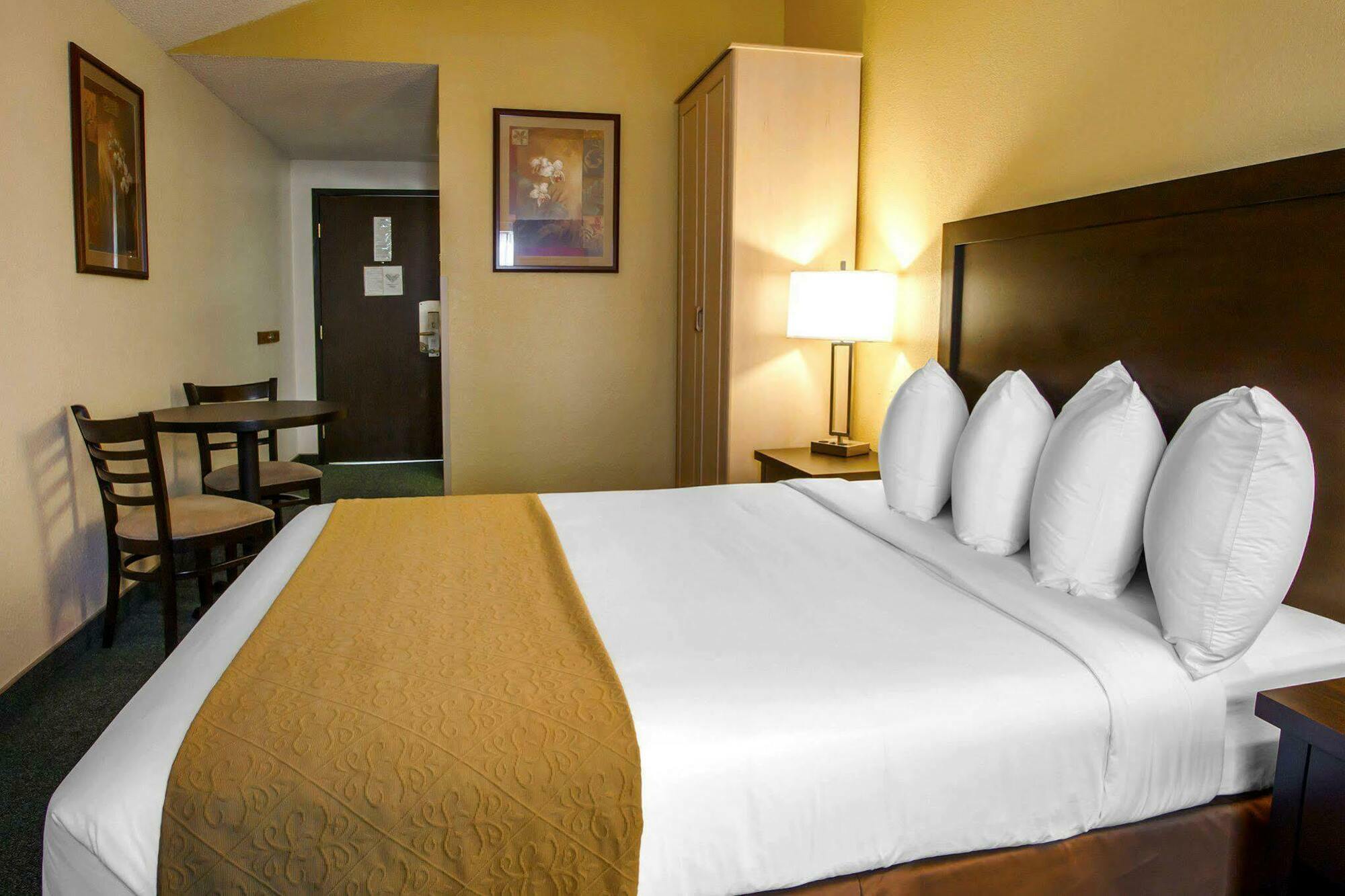 Quality Inn & Suites Springfield Exterior photo