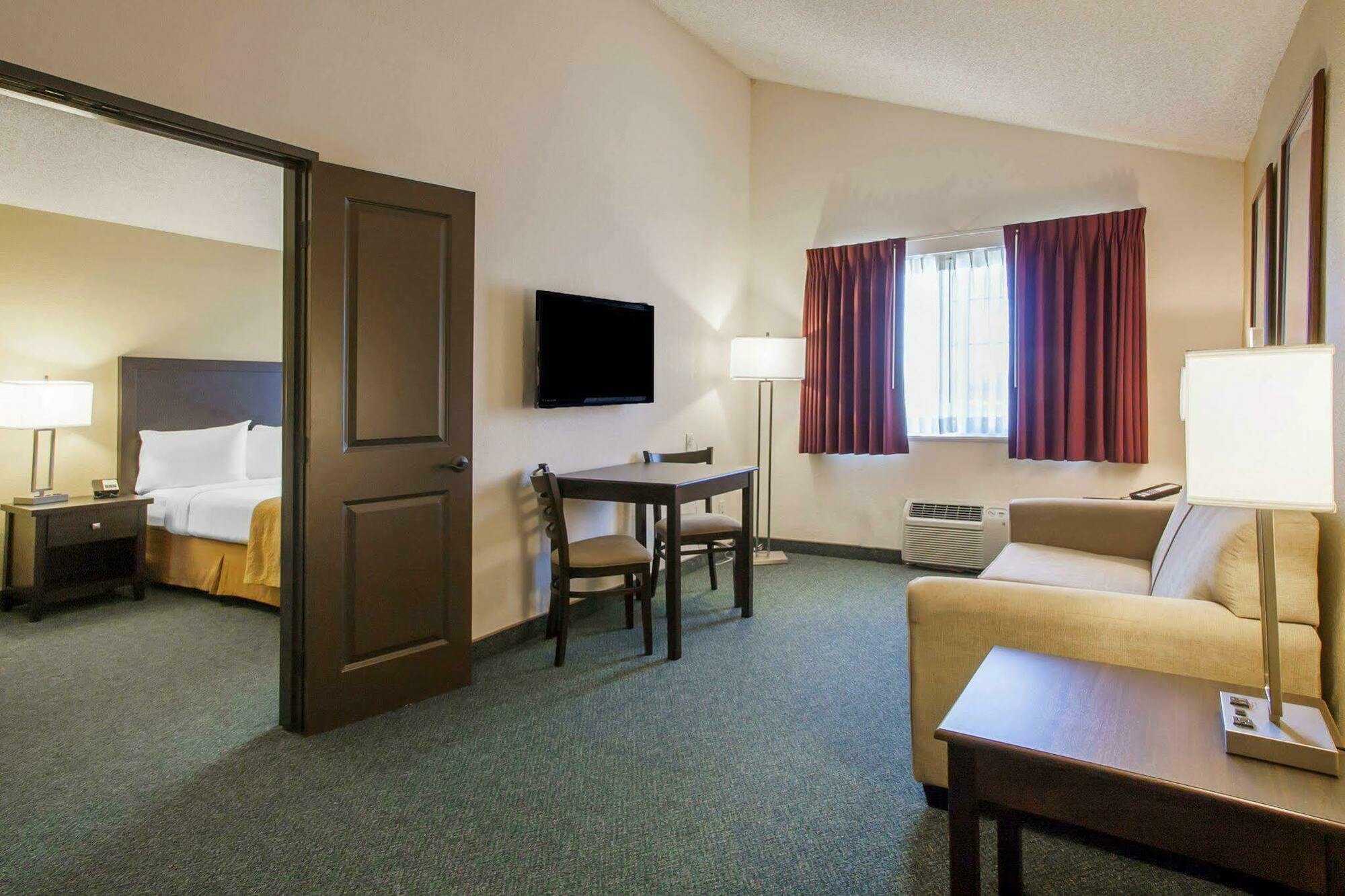 Quality Inn & Suites Springfield Exterior photo