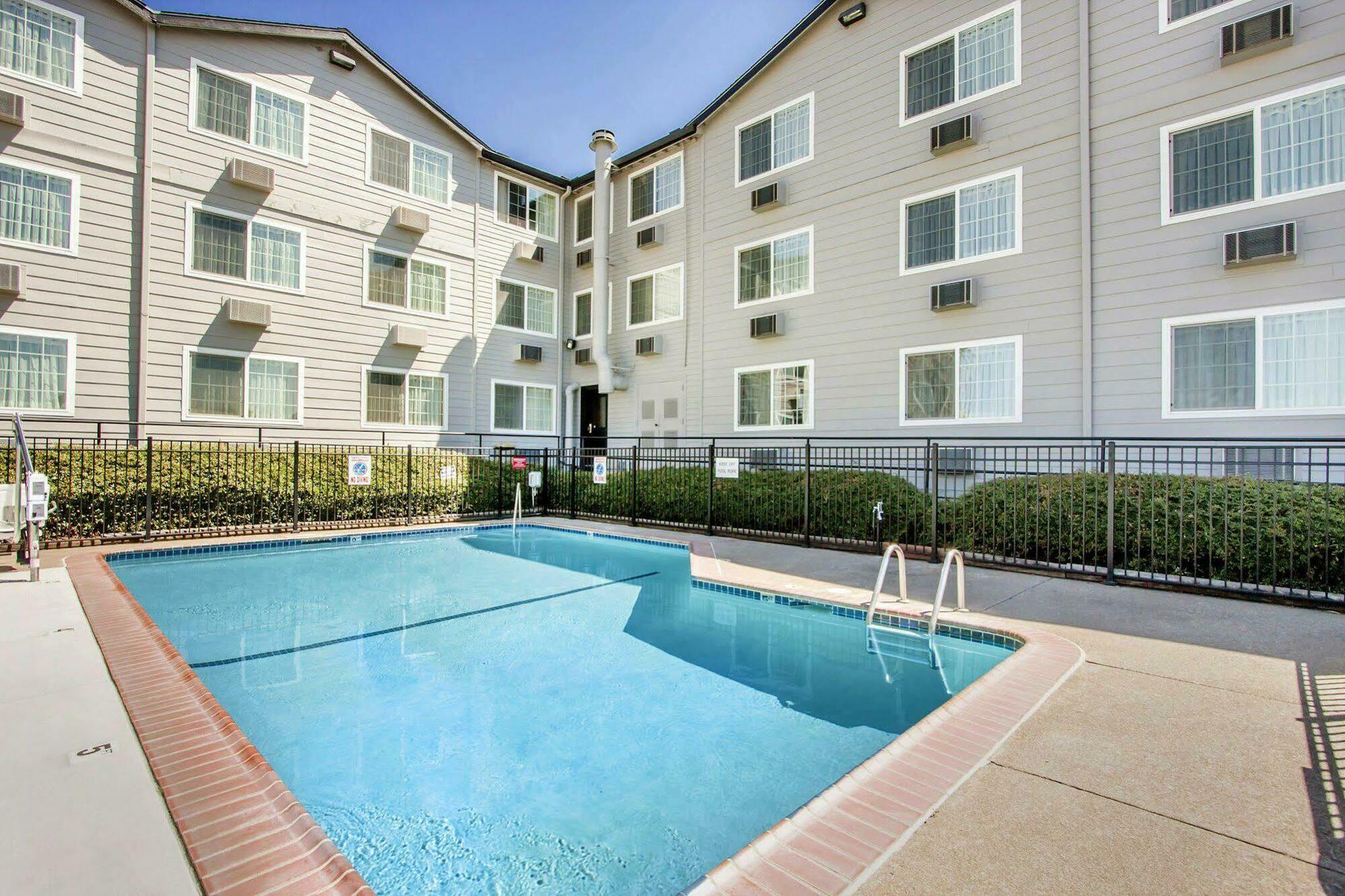 Quality Inn & Suites Springfield Exterior photo